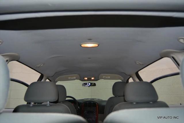 2006 Chrysler Town & Country Base
