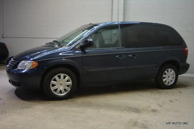 2006 Chrysler Town & Country Base