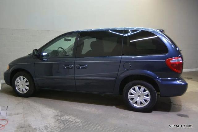 2006 Chrysler Town & Country Base