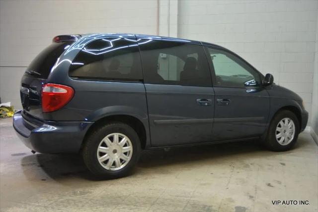 2006 Chrysler Town & Country Base