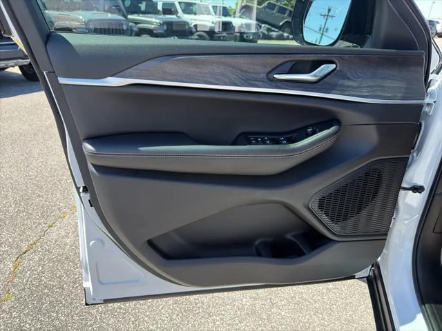 2026 Jeep Grand Cherokee L Altitude 4x4