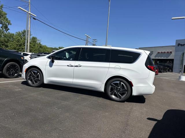 2027 Chrysler Pacifica Limited