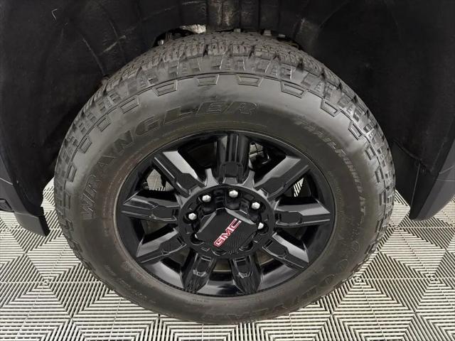 2025 GMC Sierra 2500HD 4WD Crew Cab Standard Bed AT4