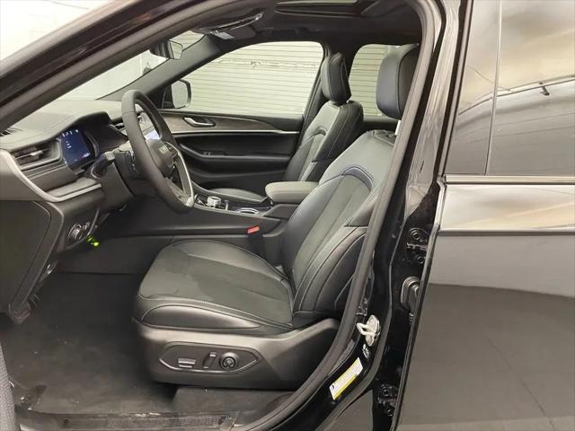 2026 Jeep Grand Cherokee L Altitude 4x2