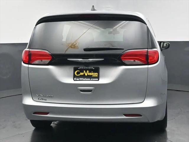 2022 Chrysler Voyager LX