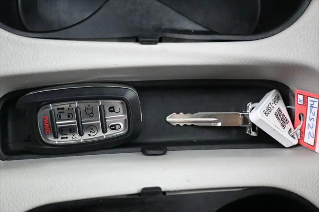 2022 Chrysler Voyager LX