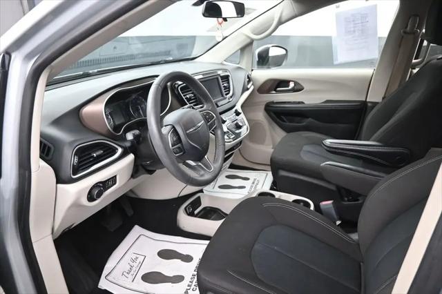 2022 Chrysler Voyager LX