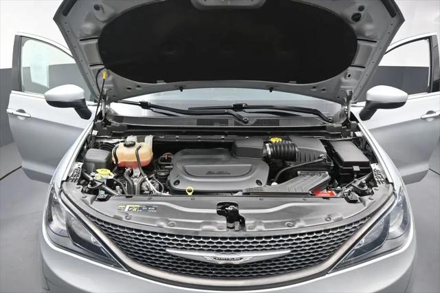 2022 Chrysler Voyager LX