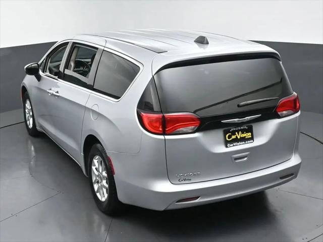 2022 Chrysler Voyager LX
