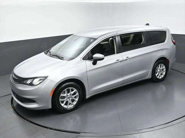 2022 Chrysler Voyager LX