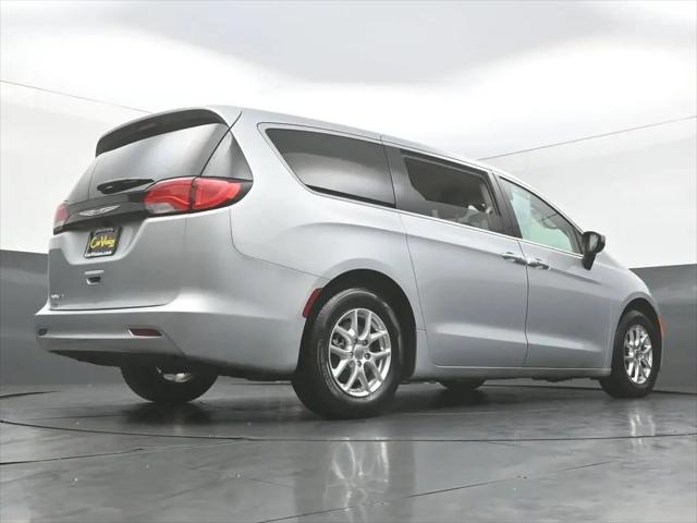 2022 Chrysler Voyager LX