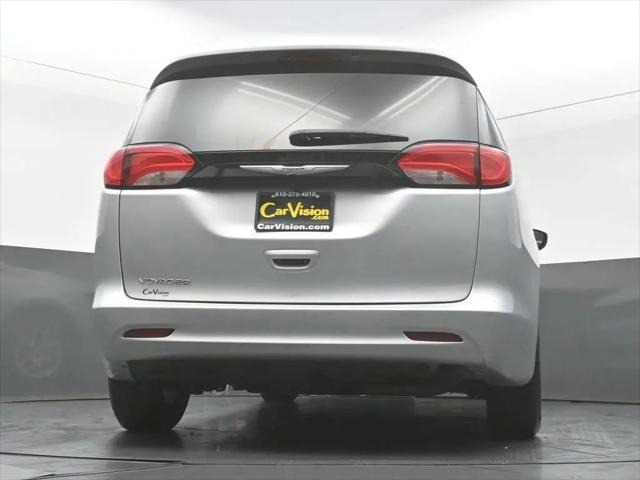 2022 Chrysler Voyager LX