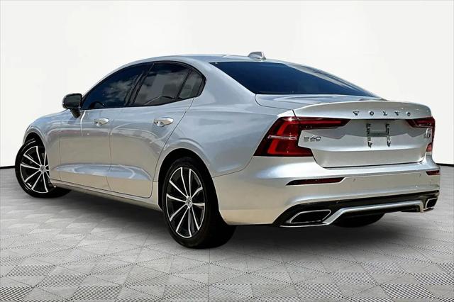 2022 Volvo S60 B5 Momentum