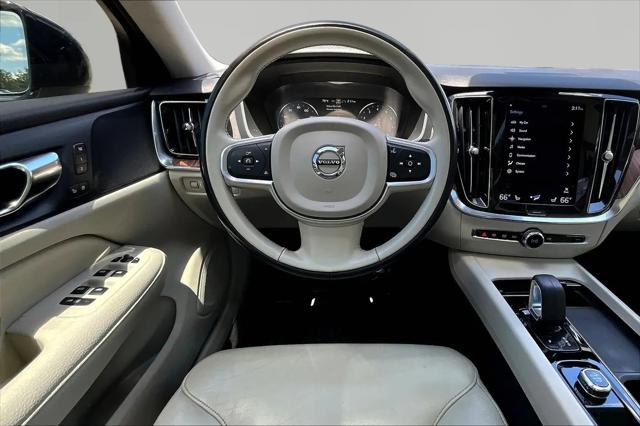 2022 Volvo S60 B5 Momentum