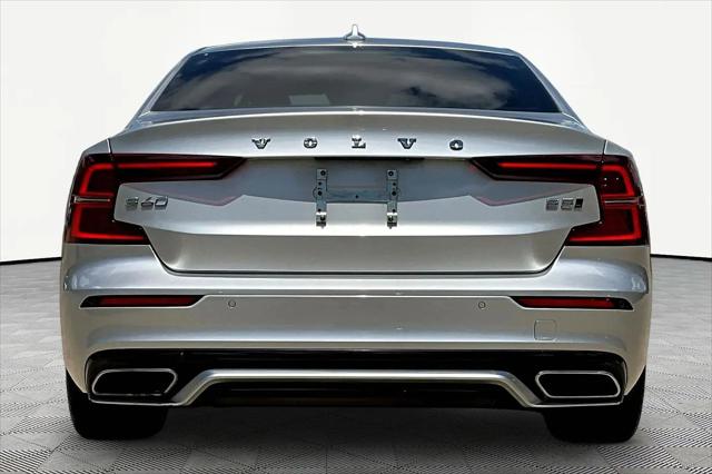 2022 Volvo S60 B5 Momentum