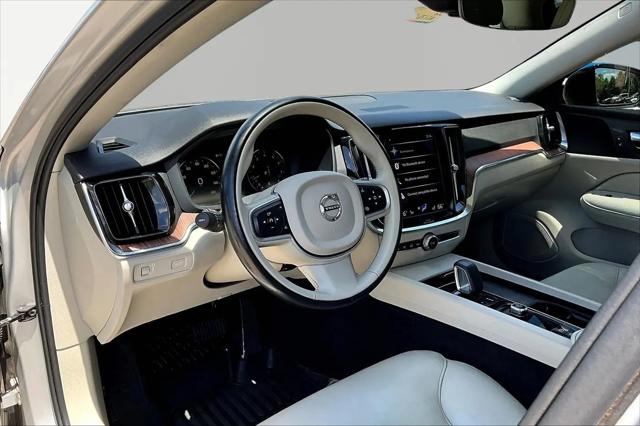 2022 Volvo S60 B5 Momentum