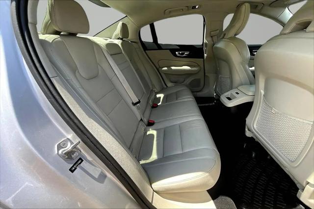 2022 Volvo S60 B5 Momentum