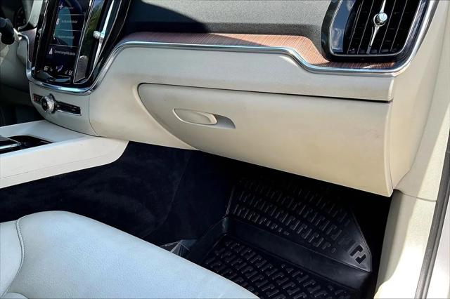 2022 Volvo S60 B5 Momentum