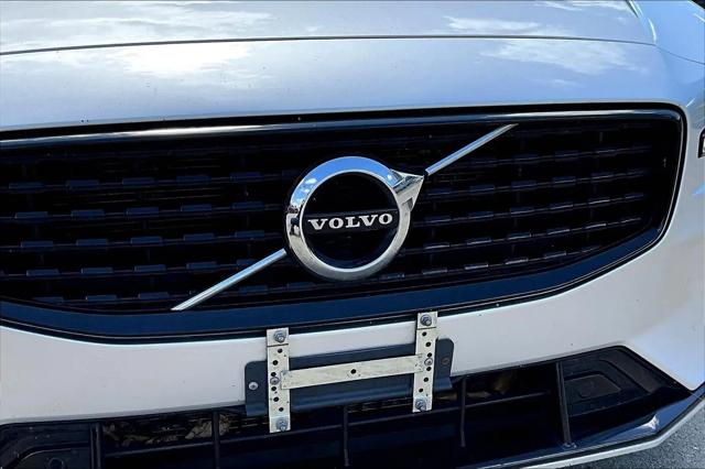 2022 Volvo S60 B5 Momentum