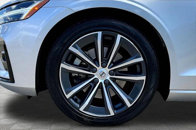 2022 Volvo S60 B5 Momentum