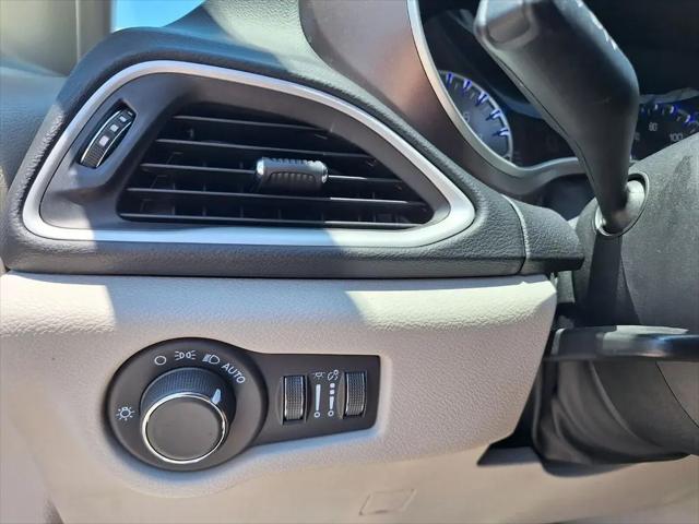 2023 Chrysler Voyager LX