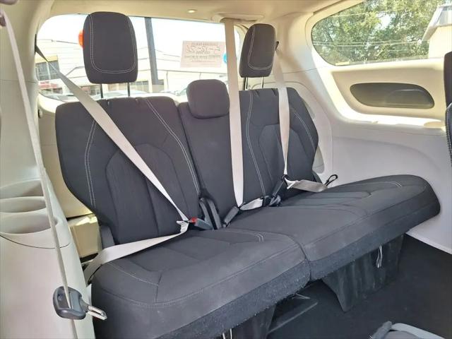 2023 Chrysler Voyager LX