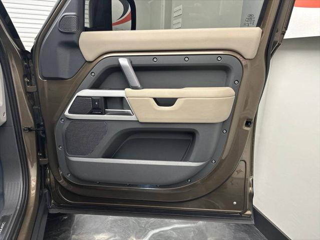2024 Land Rover Defender 110 P400 X-Dynamic SE