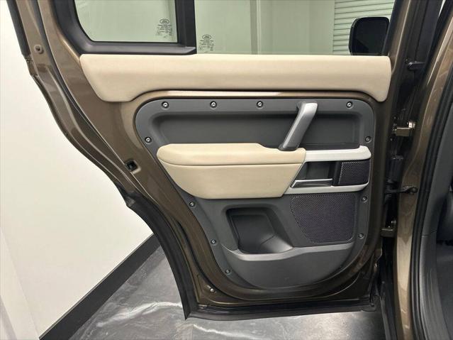 2024 Land Rover Defender 110 P400 X-Dynamic SE