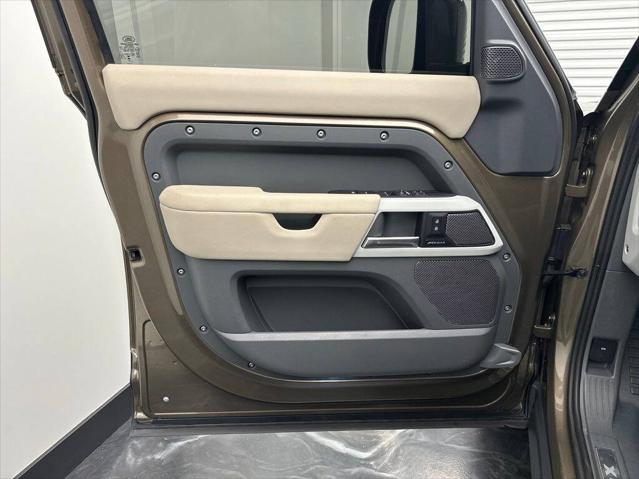 2024 Land Rover Defender 110 P400 X-Dynamic SE