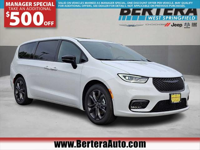 2026 Chrysler Pacifica Select for sale in West Springfield, MA