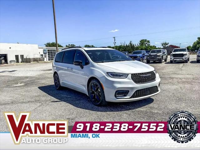 2025 Chrysler Pacifica Limited for sale in Miami, OK