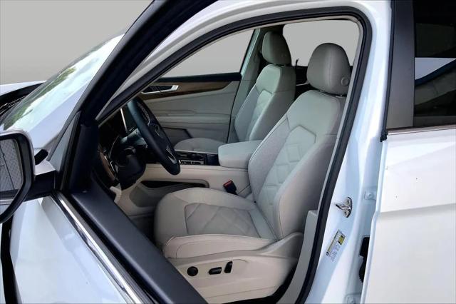 2026 Volkswagen Atlas SE with Technology