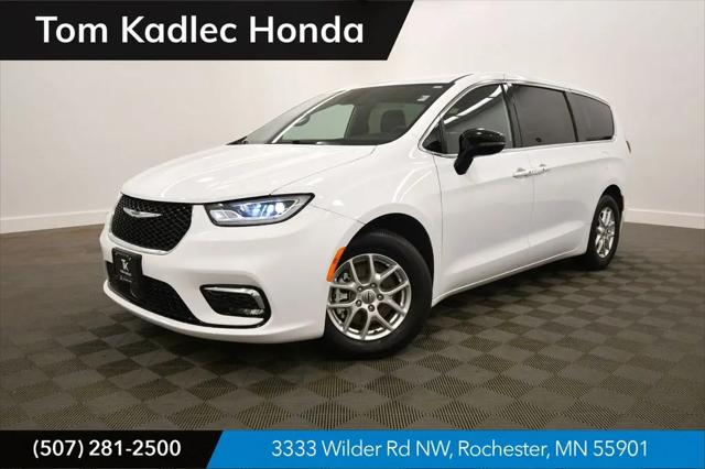 2025 Chrysler Pacifica Select for sale in Rochester, MN