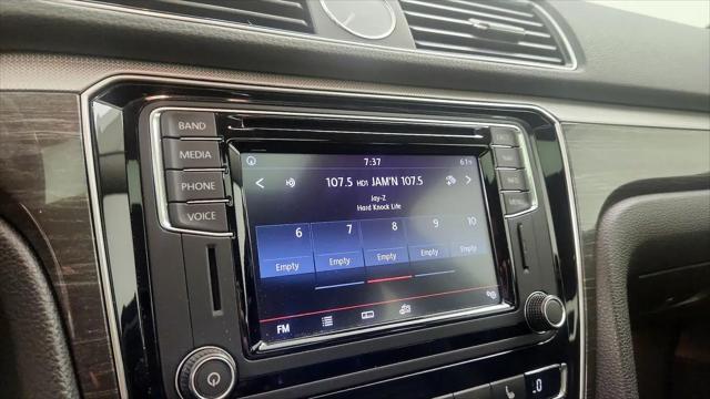 2017 Volkswagen Passat 1.8T SEL Premium