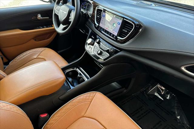 2023 Chrysler Pacifica Hybrid Pinnacle