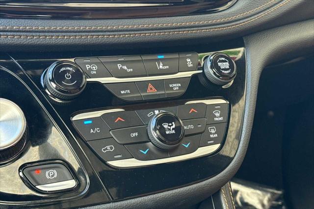2023 Chrysler Pacifica Hybrid Pinnacle