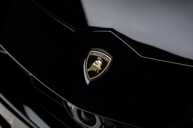 2021 Lamborghini Urus Graphite Capsule