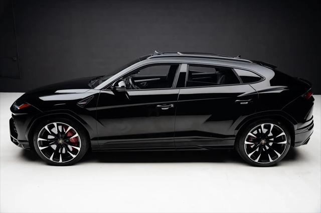 2021 Lamborghini Urus Graphite Capsule