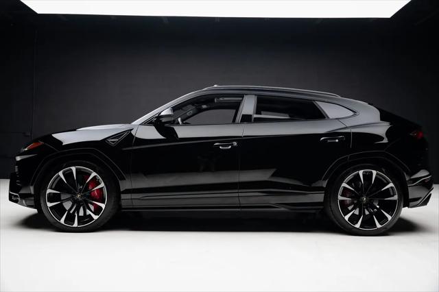 2021 Lamborghini Urus Graphite Capsule