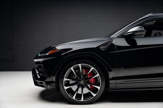 2021 Lamborghini Urus Graphite Capsule