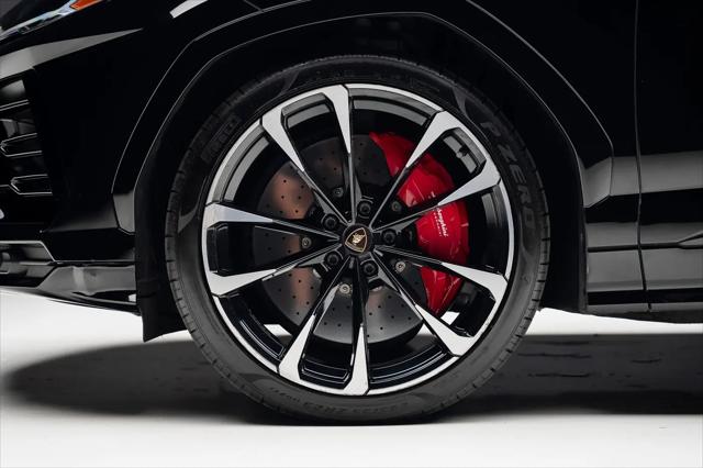 2021 Lamborghini Urus Graphite Capsule