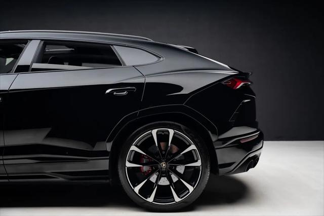 2021 Lamborghini Urus Graphite Capsule