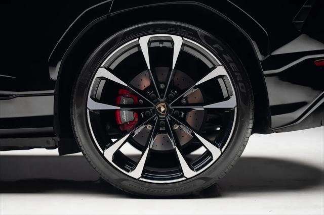 2021 Lamborghini Urus Graphite Capsule