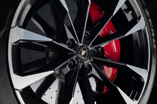 2021 Lamborghini Urus Graphite Capsule