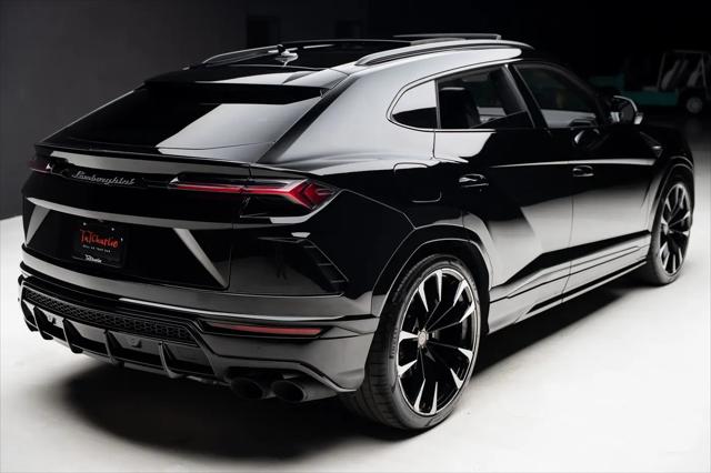 2021 Lamborghini Urus Graphite Capsule