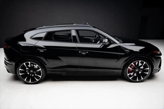 2021 Lamborghini Urus Graphite Capsule