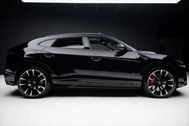 2021 Lamborghini Urus Graphite Capsule