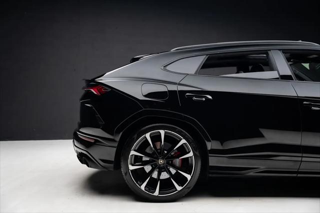 2021 Lamborghini Urus Graphite Capsule