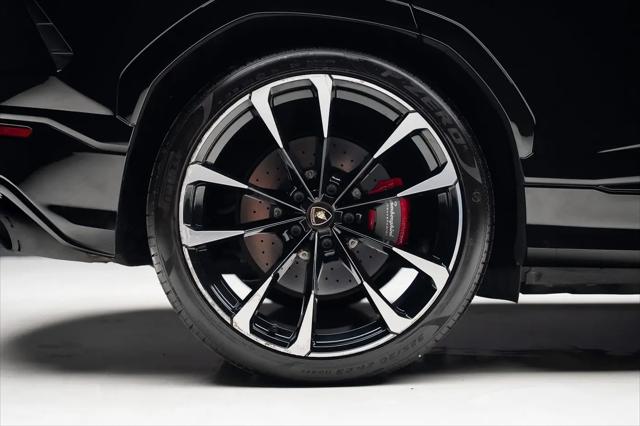 2021 Lamborghini Urus Graphite Capsule
