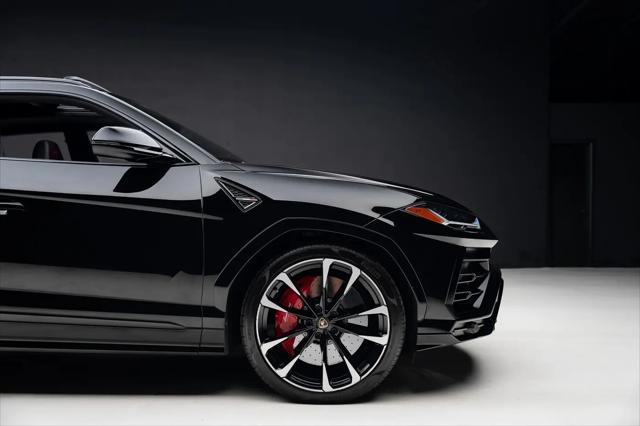 2021 Lamborghini Urus Graphite Capsule